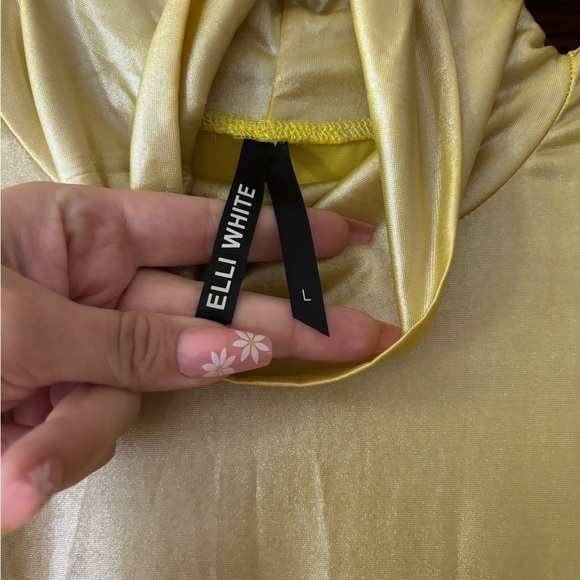 Elegant Yellow Women's Blouse - Picture 3 of 4